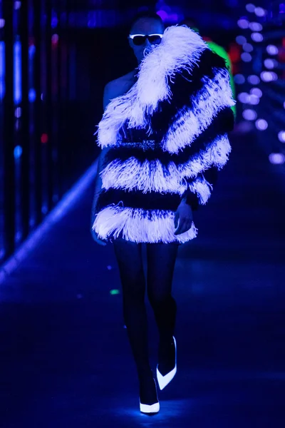 Look 99